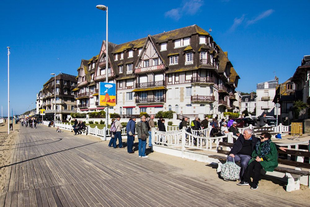 Trouville English Chanel promenade 